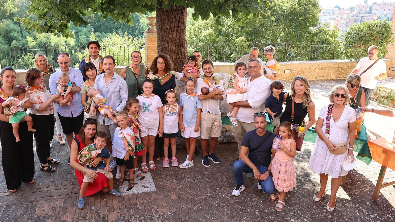 Il priore Mocenni illustra le iniziative della festa titolare. In ponte anche una mostra dedicata agli artisti del Terzo di Città. Il priore Mocenni illustra le iniziative della festa titolare. In ponte anche una mostra dedicata agli artisti del Terzo di Città.