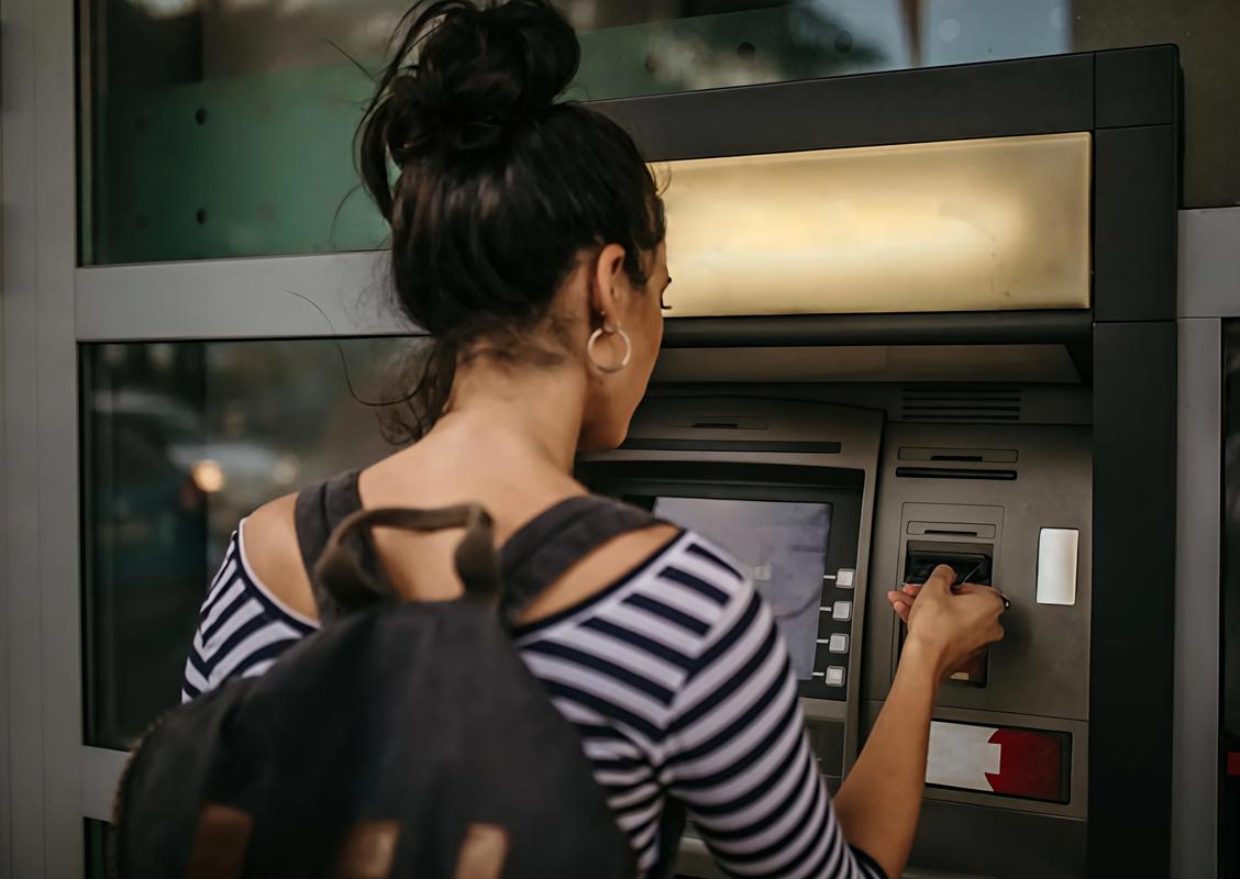 Arriva il bancomat ma solo per i prelievi