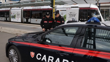 Notte choc di una ragazza a Firenze. “Violentata e tramortita”. E’ caccia allo stupratore