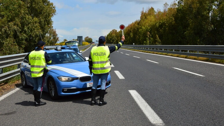 L'uomo è stato messo in salvo dalla polizia intervenuta