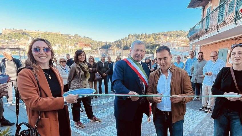 Tre inaugurazioni in un giorno. La nuova piazza Ricasoli bagni pubblici ed elevatore Tre inaugurazioni in un giorno. La nuova piazza Ricasoli bagni pubblici ed elevatore
