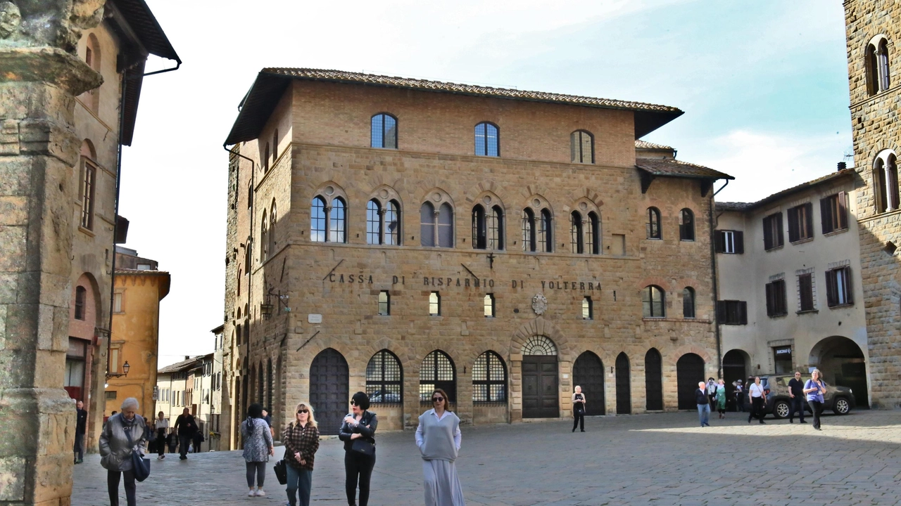 La tre giorni Conoscere la borsa organizzata dalla Cassa di risparmio di Volterra e Fondazione. Appuntamenti da oggi: incontro a Volterra, tavola rotonda a Legoli e visita alle saline.