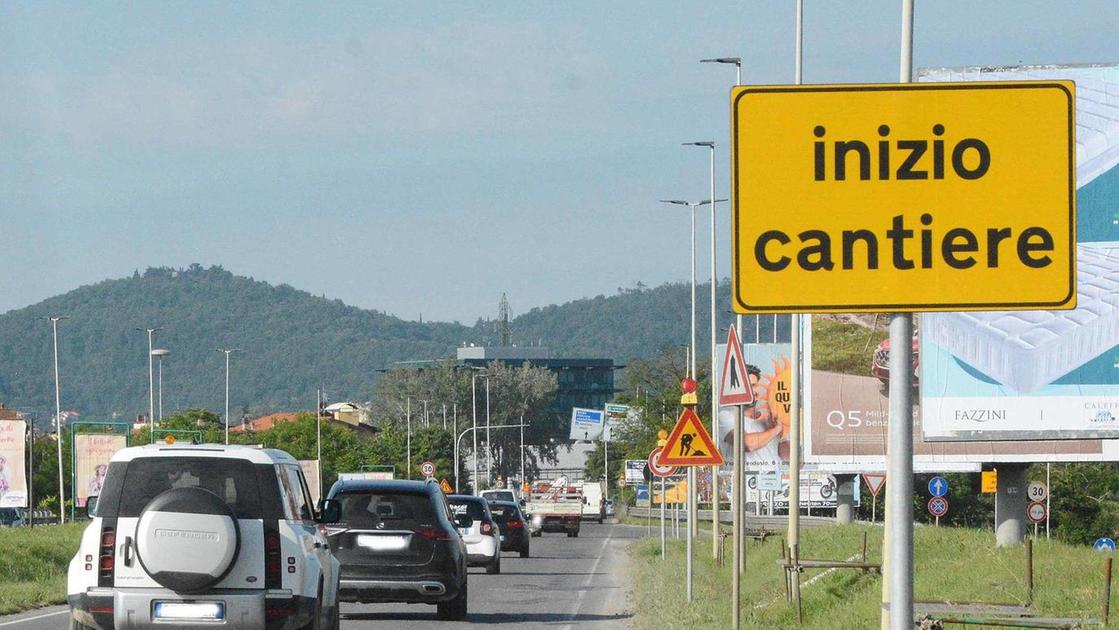 Rivoluzione intorno al maxi giardino. Rotatorie, supermercati, parcheggi. Una zona in totale trasformazione Rivoluzione intorno al maxi giardino. Rotatorie, supermercati, parcheggi. Una zona in totale trasformazione