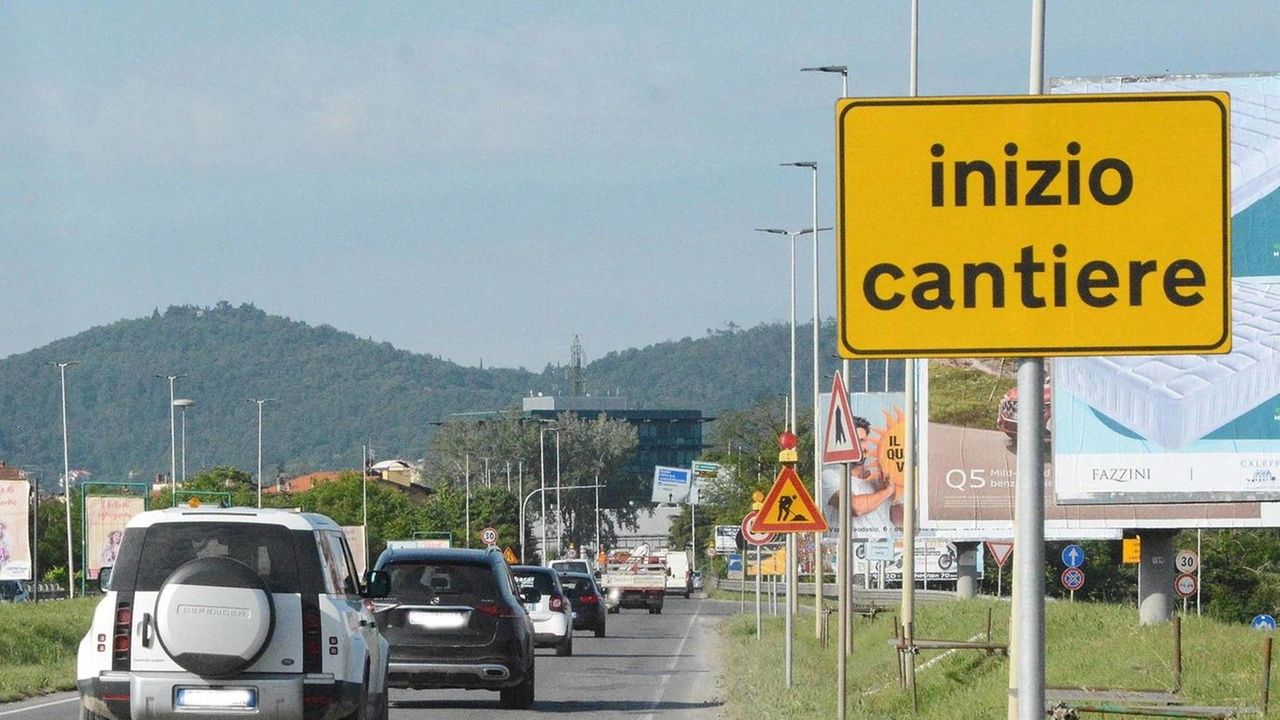 Ogni giorno lungo il raccordo si muovono 25 mila veicoli a motore Ogni giorno lungo il raccordo si muovono 25 mila veicoli a motore