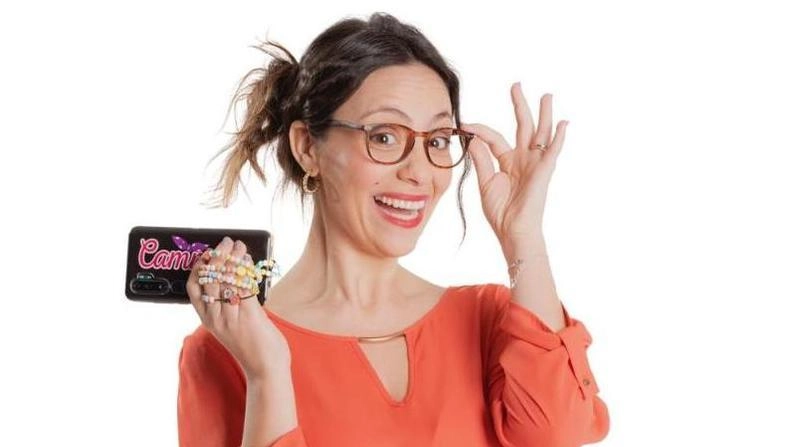 Stasera alle 21,30 alla Versiliana va in scena la più famosa casalinga siciliana diventata virale su Internet Stasera alle 21,30 alla Versiliana va in scena la più famosa casalinga siciliana diventata virale su Internet