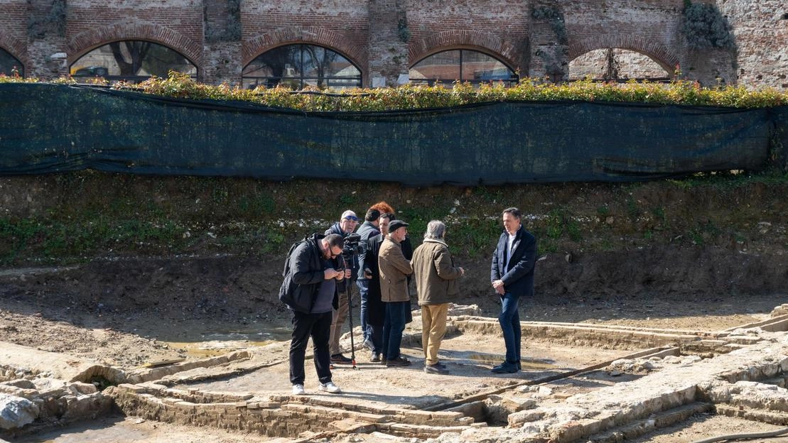 Pisa com’era e come si presenta oggi a residenti e turisti: questo il concept che ha ispirato l’intervento di riqualificazione. Scopriamone i dettagli. Pisa com’era e come si presenta oggi a residenti e turisti: questo il concept che ha ispirato l’intervento di riqualificazione. Scopriamone i dettagli.