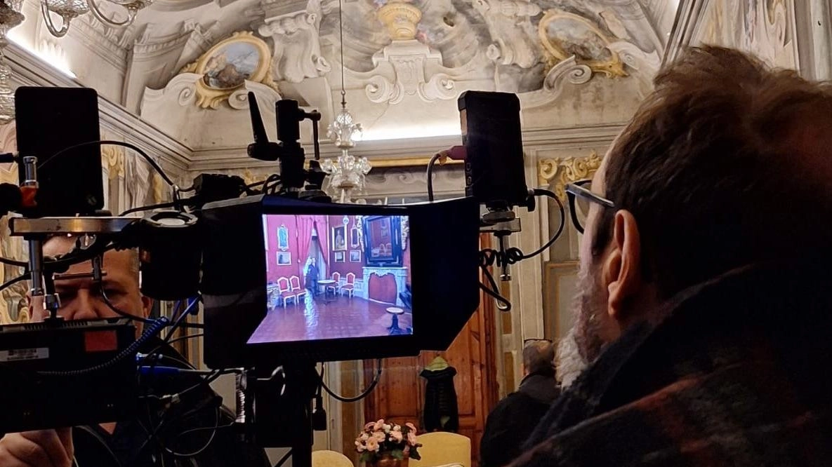Pontremoli, città d'arte e storia, protagonista di "Paesi che vai" su Rai 1. Focus sul barocco pontremolese e le opere di Giovan Battista Natali. Leggenda del lupo mannaro in chiusura. Pontremoli, città d'arte e storia, protagonista di "Paesi che vai" su Rai 1. Focus sul barocco pontremolese e le opere di Giovan Battista Natali. Leggenda del lupo mannaro in chiusura.