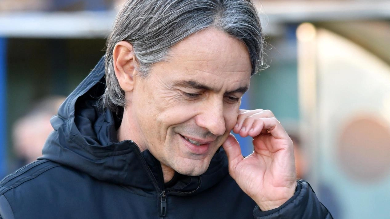 Filippo Inzaghi a bordo campo (. foto Alive