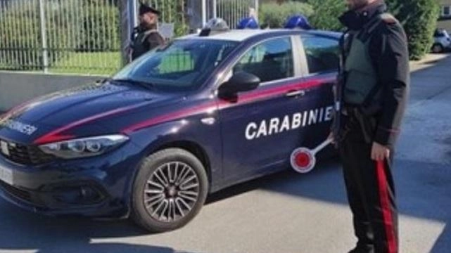 Assalto respinto venerdì poco prima dell’orario di chiusura al discount Eurospin in via Francesca. Sono intervenuti i carabinieri che hanno avviato le indagini per cercare di individuare l’uomo.