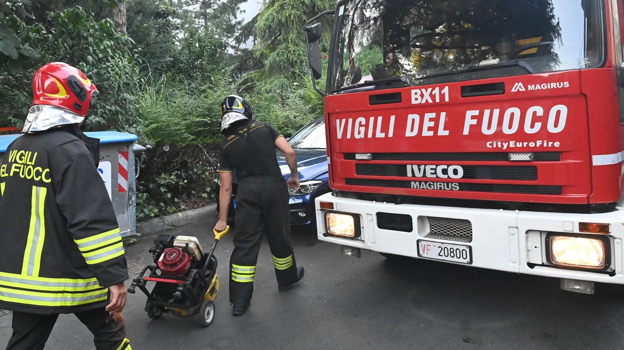 Grande spavento per un anziano che ieri poco prima delle 13 si è ribaltato con la sua Ape car a... Grande spavento per un anziano che ieri poco prima delle 13 si è ribaltato con la sua Ape car a...