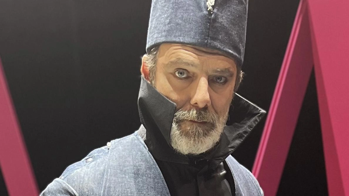 Il popolare e apprezzato attore porta in scena lunedì al Teatro Cucinelli una versione contemporanea della tragedia di Shakespeare Il popolare e apprezzato attore porta in scena lunedì al Teatro Cucinelli una versione contemporanea della tragedia di Shakespeare