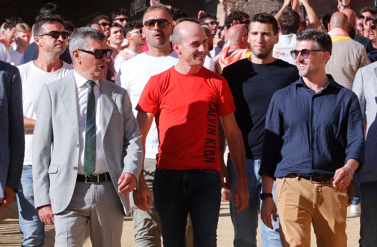 Chi è Gingillo, il fantino che ha fatto poker. Un’altra tacca per la dinastia Zedde Chi è Gingillo, il fantino che ha fatto poker. Un’altra tacca per la dinastia Zedde