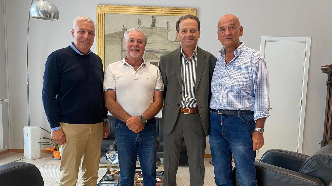 Il sindaco Del Ghingaro, il presidente del Circolo, Barsottelli, il presidente del Festival, Miracolo e il consigliere Francesconi