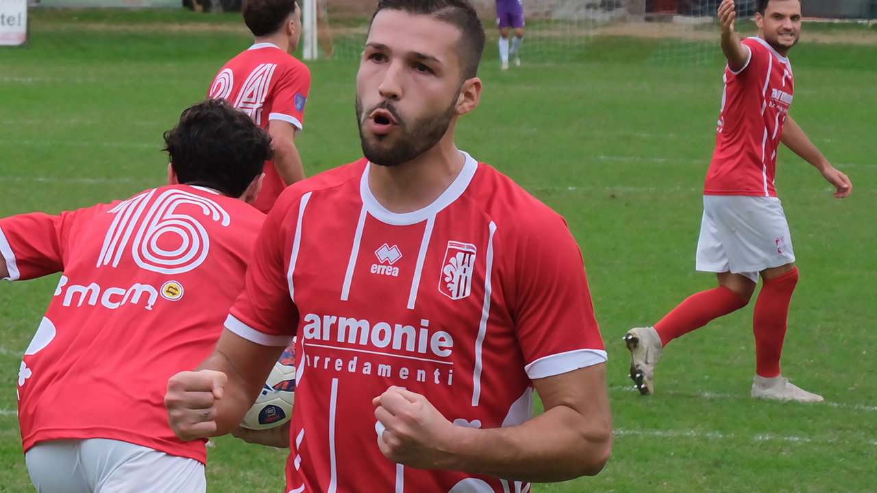 Alessandro Bega, 29 anni, autore della rete che ha regalato il pari al Terranuova Alessandro Bega, 29 anni, autore della rete che ha regalato il pari al Terranuova