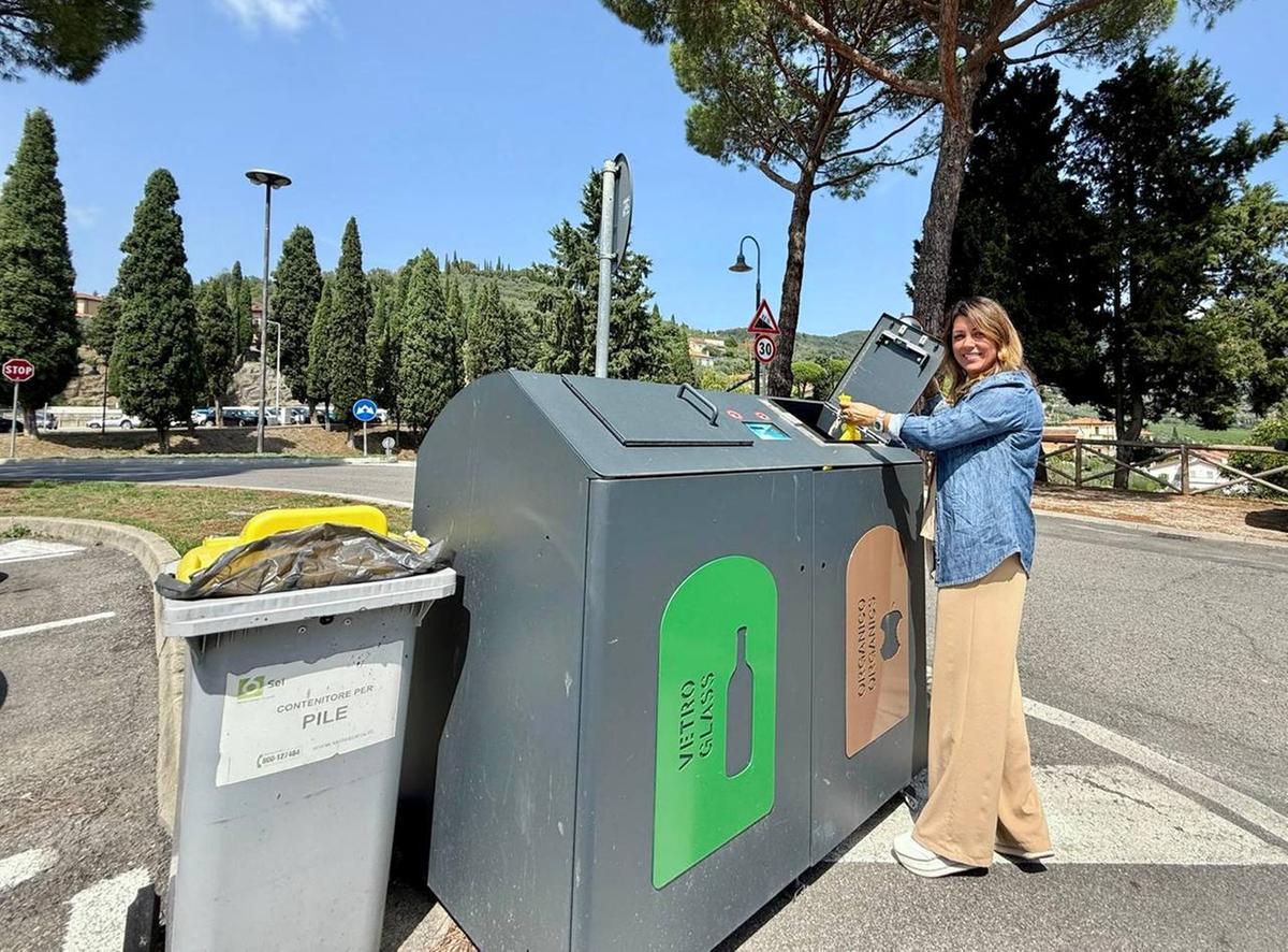 https://www.lanazione.it/image-service/view/acePublic/alias/contentid/MWM5YjBkYTctMzgzMi00/0/differenziata.jpeg?f=1.91:1&w=1200