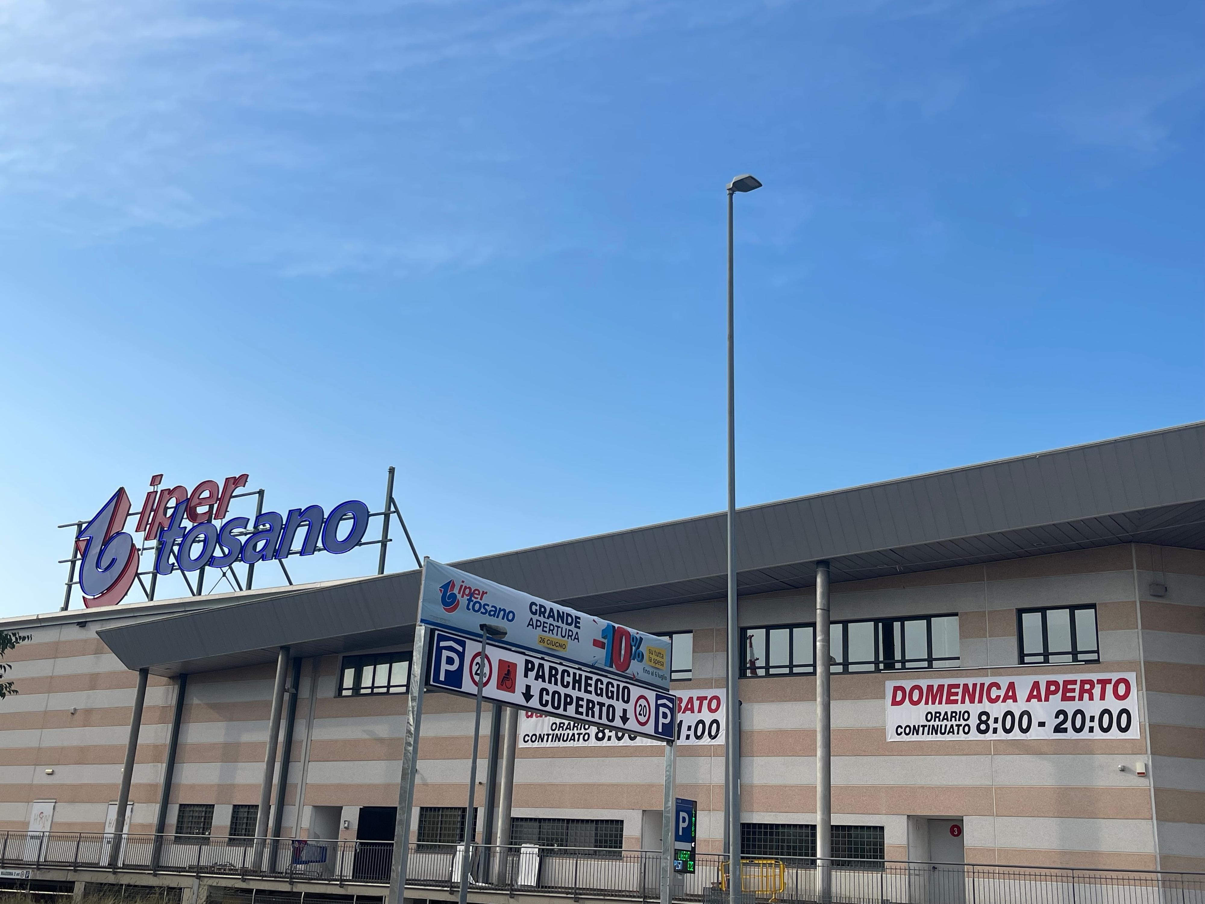 Riapre l’ipermercato a Calenzano, il 26 giugno l’inaugurazione di Tosano Riapre l’ipermercato a Calenzano, il 26 giugno l’inaugurazione di Tosano