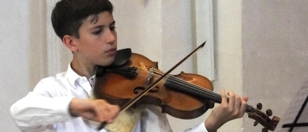 Firenze, doppio concerto della star del violino di 16 anni Leone Pini