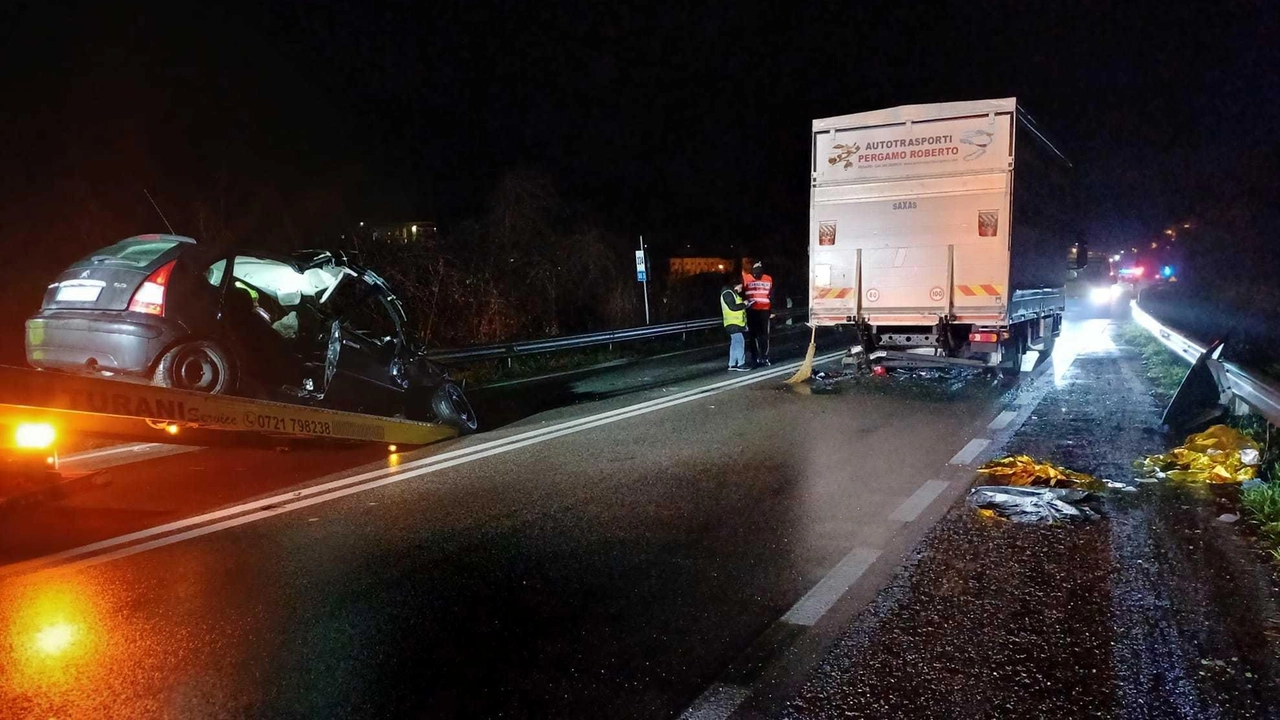 Enrico Mattioli, 48 anni, ha perso la vita nella notte tra sabato e domenica, in un incidente stradale lungo la Flaminia Enrico Mattioli, 48 anni, ha perso la vita nella notte tra sabato e domenica, in un incidente stradale lungo la Flaminia