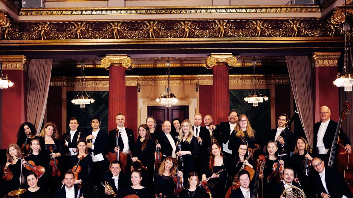 Fondata nel 1987 da giovani membri della celebre Vienna Symphony Orchestra, la Wiener Concert-Verein (WCV) è un’orchestra da camera di fama internazionale Fondata nel 1987 da giovani membri della celebre Vienna Symphony Orchestra, la Wiener Concert-Verein (WCV) è un’orchestra da camera di fama internazionale