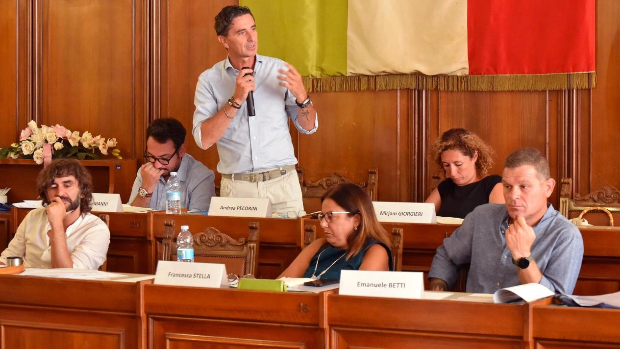 Nuovo attacco dell’opposizione alla maggioranza che governa Follonica Nuovo attacco dell’opposizione alla maggioranza che governa Follonica