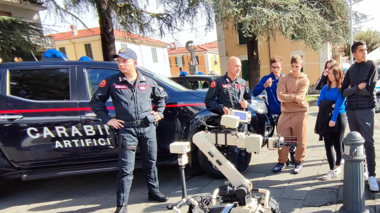 Torna «Una giornata in sicurezza» in piazza Italia a Pontremoli. Un. evento giunto alla sesta edizione Torna «Una giornata in sicurezza» in piazza Italia a Pontremoli. Un. evento giunto alla sesta edizione