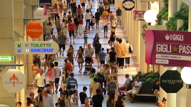 Gigli aperti il 15 agosto, scatta lo sciopero. Ma è scontro sulla dipendente licenziata Gigli aperti il 15 agosto, scatta lo sciopero. Ma è scontro sulla dipendente licenziata