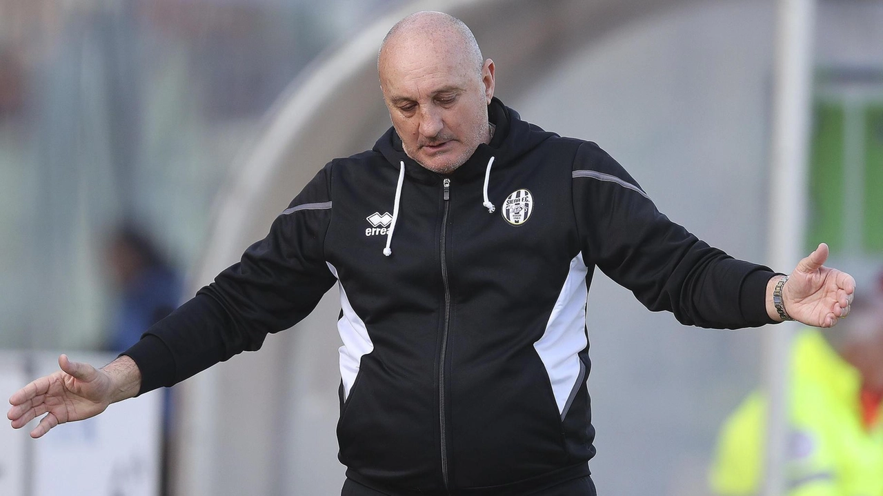 L’impresa non è riuscita. Troppo forte la squadra di Indiani. "Sapevamo che il Livorno, quando gioca in casa, in particolare... L’impresa non è riuscita. Troppo forte la squadra di Indiani. "Sapevamo che il Livorno, quando gioca in casa, in particolare...