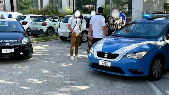PONSACCO Gli sfratti per il totale sgombero del Palazzo rosa di via Rospicciano a Ponsacco proseguono. Altri due sono stati eseguiti...