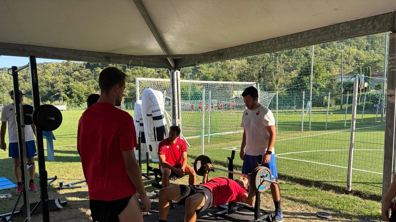 Mentre la squadra si sta preparando agli ordini di Pirozzi e dello staff a Montecatini Alto, la società lavora sotto traccia