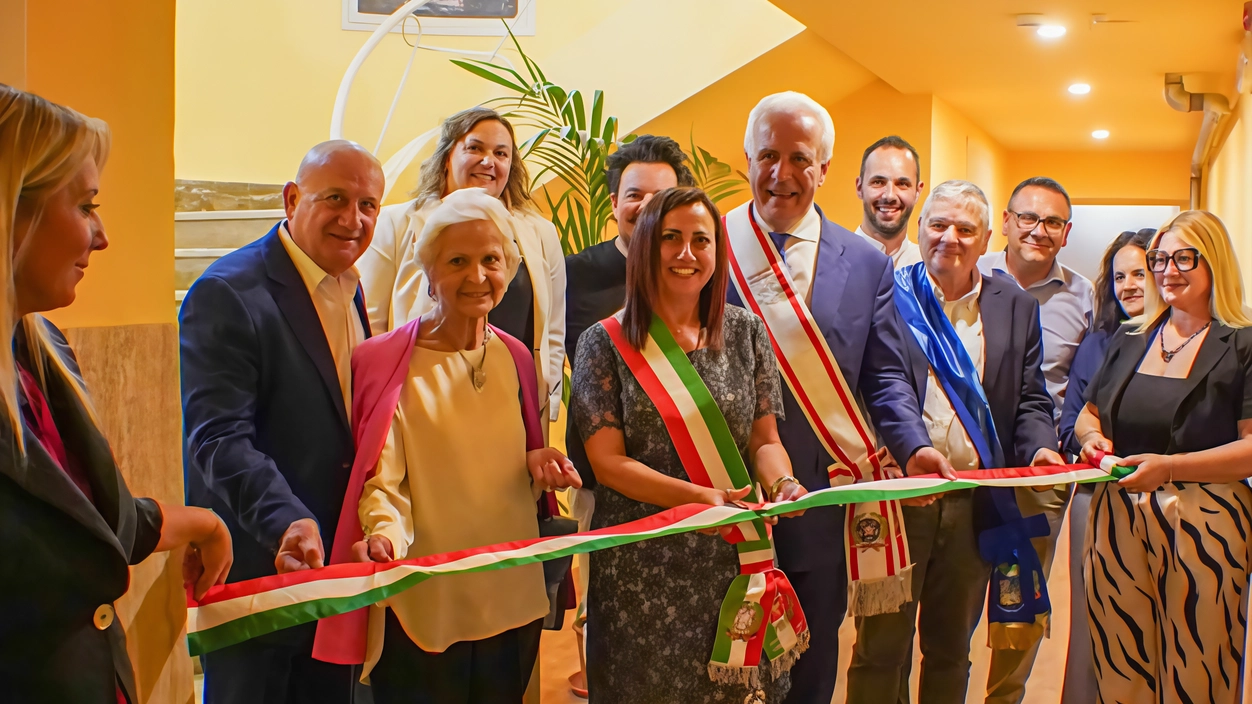 Il Rosini dopo anni di chiusura e un lungo percorso di riqualificazione ha riaperto ieri i battenti . L’assessore Cresti: "Una festa, abbiamo consegnato agli abitanti un pezzo del nostro patrimonio". . Il Rosini dopo anni di chiusura e un lungo percorso di riqualificazione ha riaperto ieri i battenti . L’assessore Cresti: "Una festa, abbiamo consegnato agli abitanti un pezzo del nostro patrimonio". .