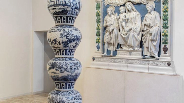 MONTALCINO (Siena) L’opera ‘Porcelain pillar with refugee motif’, dell’artista e attivista cinese Ai Weiwei è stata accolta nel Complesso dell’Oro di...