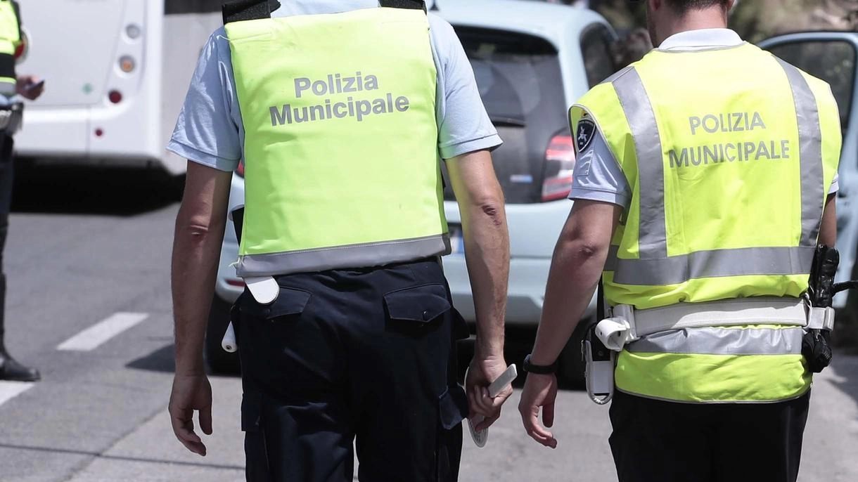 Per i primi, "no al negoziato su atti di competenza del consiglio comunale". La replica: "A chi non è gradita la rappresentanza democratica dei lavoratori?". Per i primi, "no al negoziato su atti di competenza del consiglio comunale". La replica: "A chi non è gradita la rappresentanza democratica dei lavoratori?".