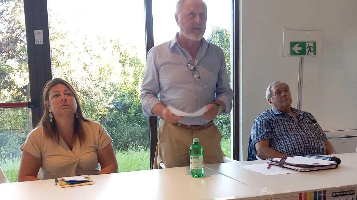 Fabrizio Rocca, presidente della Consulta Anziani del Comune, nella manifestazione dell’Age pride alla Padula Fabrizio Rocca, presidente della Consulta Anziani del Comune, nella manifestazione dell’Age pride alla Padula
