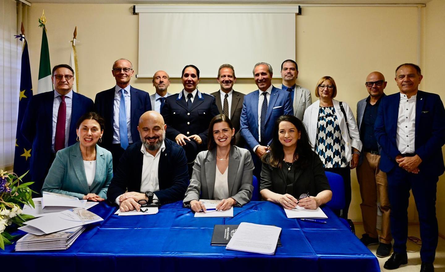 https://www.lanazione.it/image-service/view/acePublic/alias/contentid/MWQ1ZTUwNDUtMDkwYi00/0/carcere-percorsi-di-inclusione-lo-sport-come-riscatto.jpeg