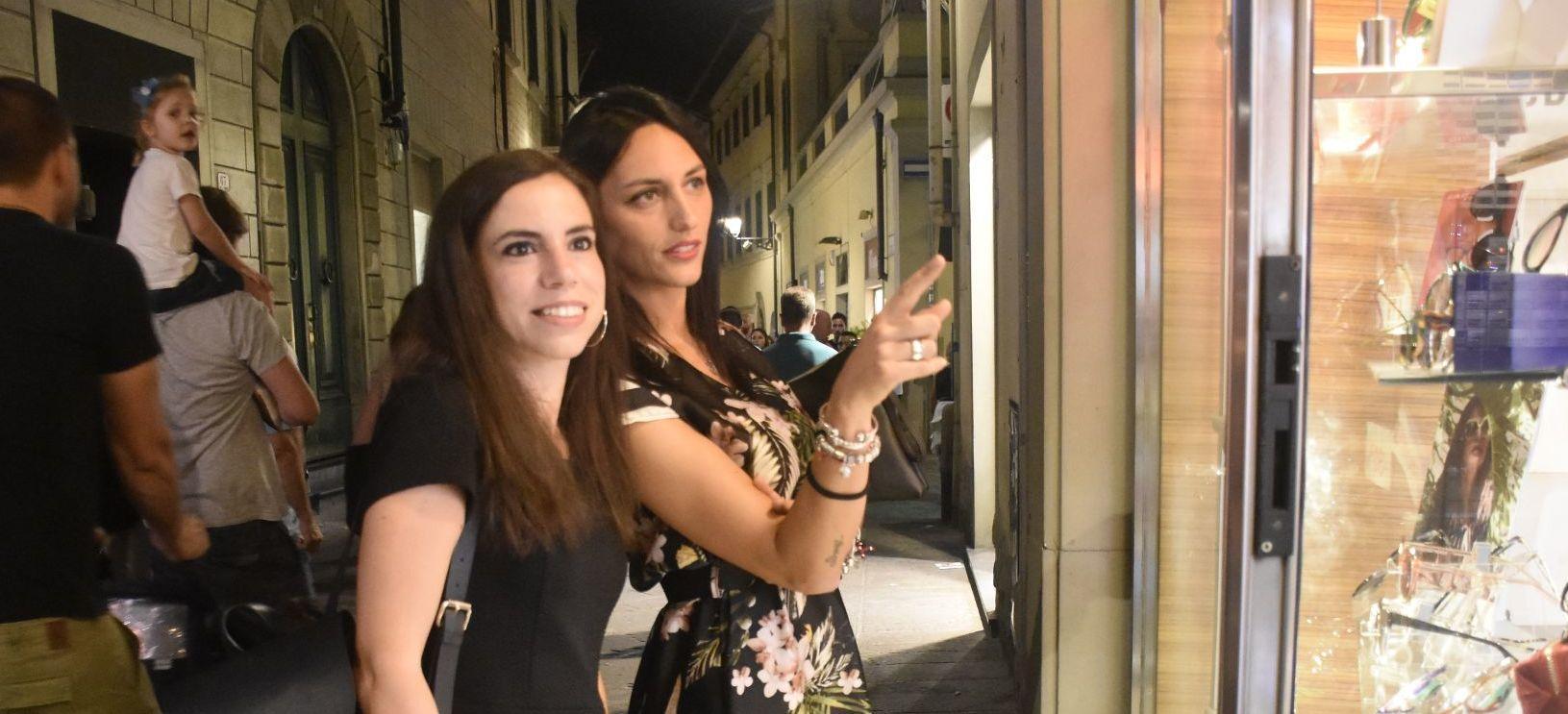 Ultimo shopping sotto le stelle. Con la festa per Harry Potter