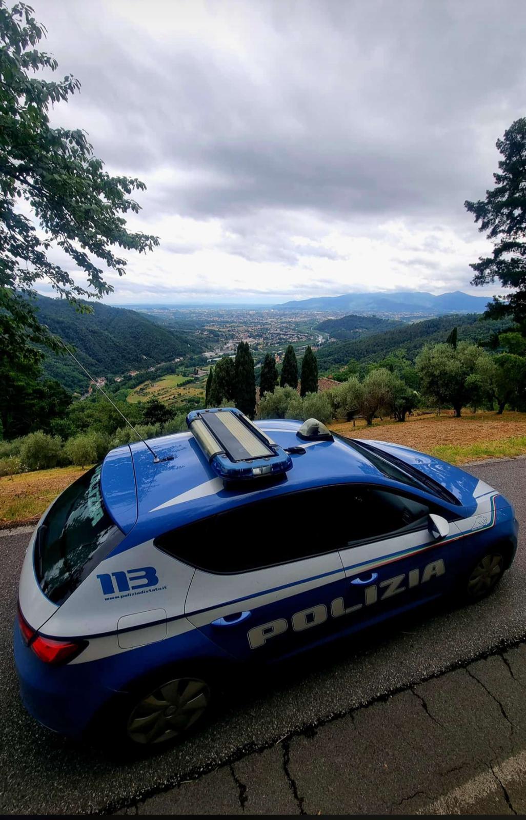 lucca perseguita i titolari di un bar del centro divieto di avvicinamento per un 51enne