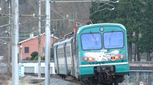La durata dell’intervento non è stata ancora comunicata dalla Rete ferroviaria italiana, la circolazione è sospesa