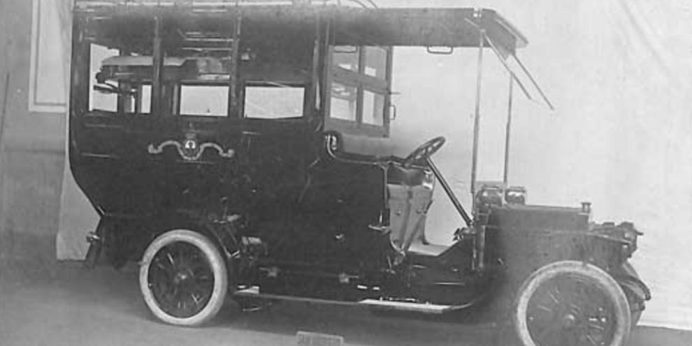 28 maggio 1911, la prima autoambulanza della Misericordia
