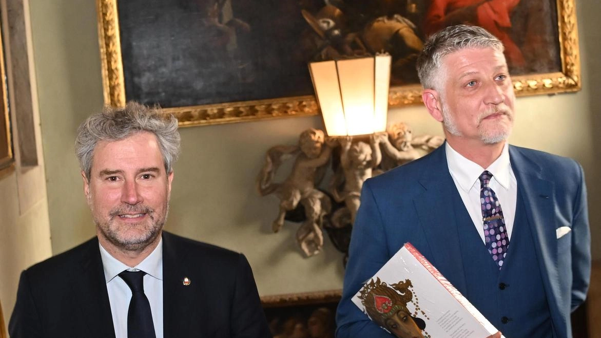 Mario Pardi e Alessandro Giuli durante la visita del ministro ad aprile Mario Pardi e Alessandro Giuli durante la visita del ministro ad aprile
