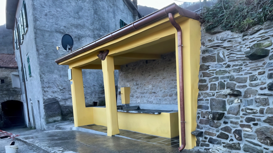 Le storiche fontane di Ripola e Salano, frazioni di montagna del Comune di Licciana, sono tornate a splendere. Due preziosi... Le storiche fontane di Ripola e Salano, frazioni di montagna del Comune di Licciana, sono tornate a splendere. Due preziosi...