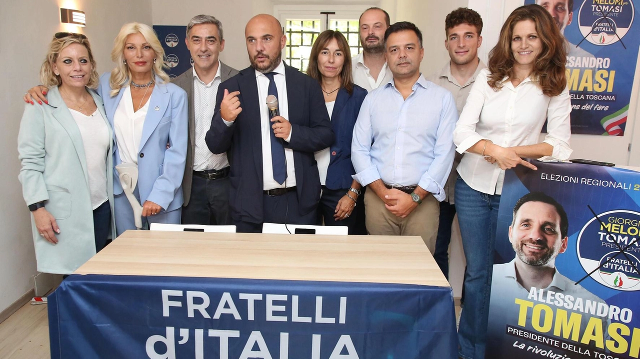 In alto, la presentazione dei candidati di Fdi; sotto, la sede di piazza Oberdan