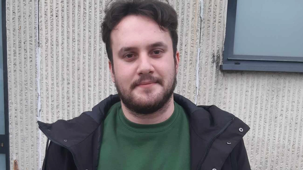 Gabriele De Giorgio, 24 anni, è. originario di Catanzaro: «Ho preso l’aereo per arrivare fino a qui e tentare il test» Gabriele De Giorgio, 24 anni, è. originario di Catanzaro: «Ho preso l’aereo per arrivare fino a qui e tentare il test»