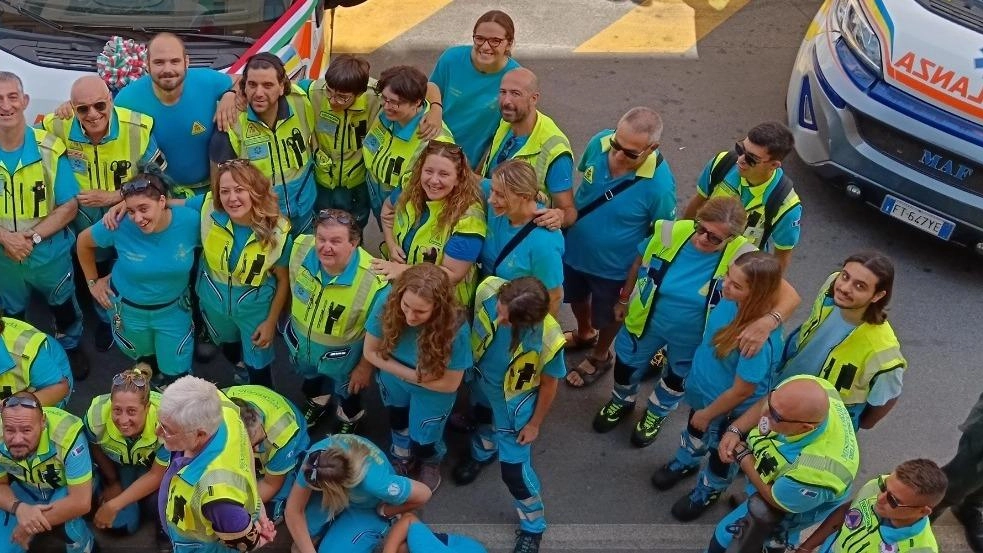 Lo staff dell’Arciconfraternita prende per mano minori a adolescenti dimenticati dalla società. Un lavoro di un’équipe multidisciplinare in un’atmosfera familiare e ricca di umanità .