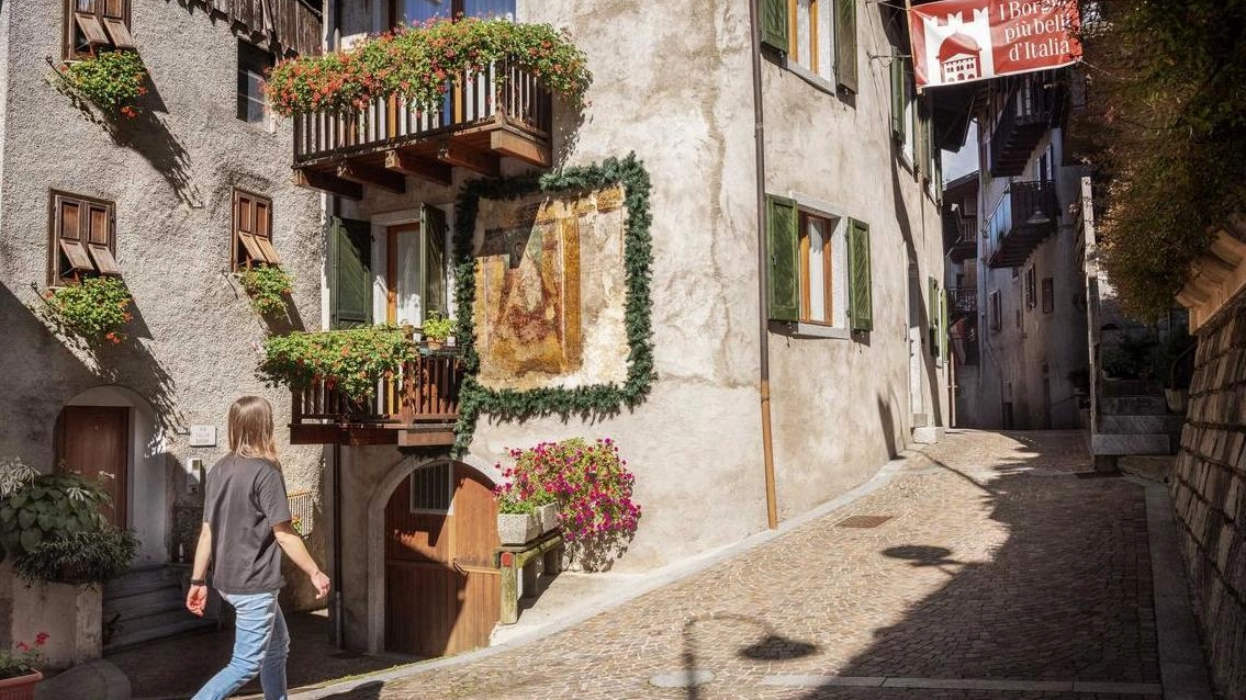 Riportare le persone nei piccoli borghi a rischio spopolamento: secondo Confesercenti gli affitti brevi possono aiutare Riportare le persone nei piccoli borghi a rischio spopolamento: secondo Confesercenti gli affitti brevi possono aiutare