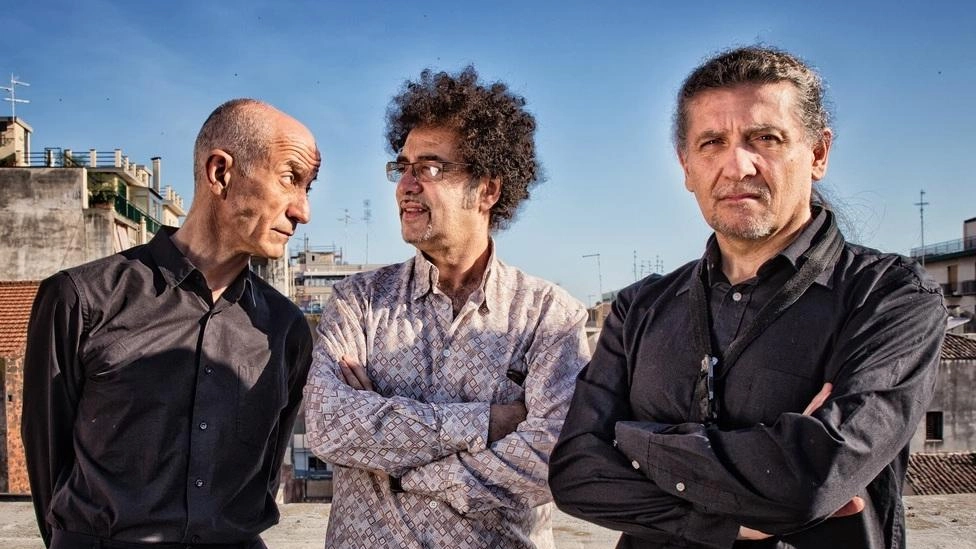 Il trio Peppe Servillo, Javier Girotto al sax e Natalio Mangalavite al pianoforte