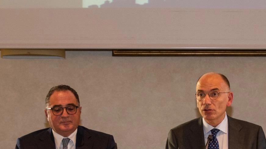 Il presidente della Fondazione Crsm Giovanni Urti insieme all’onorevole Enrico Letta Il presidente della Fondazione Crsm Giovanni Urti insieme all’onorevole Enrico Letta