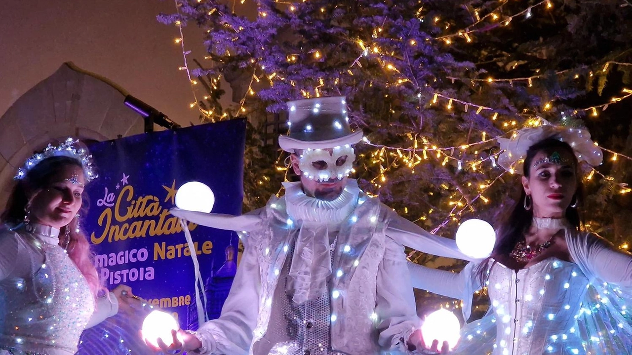 Nel cuore della città del Natale, il Mercatino natalizio offre regali artigianali e specialità culinarie. Eventi culturali e spettacoli teatrali arricchiscono l'atmosfera festosa. Nel cuore della città del Natale, il Mercatino natalizio offre regali artigianali e specialità culinarie. Eventi culturali e spettacoli teatrali arricchiscono l'atmosfera festosa.