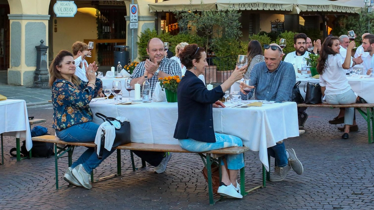 Le amministrazioni di Greve, Barberino e San Casciano investono nel settore wedding. A disposizione decine di luoghi: dalle ville panoramiche alle colline, dalle sale affrescate alle cattedrali. Le amministrazioni di Greve, Barberino e San Casciano investono nel settore wedding. A disposizione decine di luoghi: dalle ville panoramiche alle colline, dalle sale affrescate alle cattedrali.