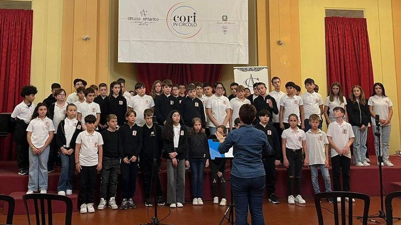 Il plesso dell’ex primo circolo è già molto attivo nel settore musicale con un’aula dedicata e un coro molto speciale Il plesso dell’ex primo circolo è già molto attivo nel settore musicale con un’aula dedicata e un coro molto speciale