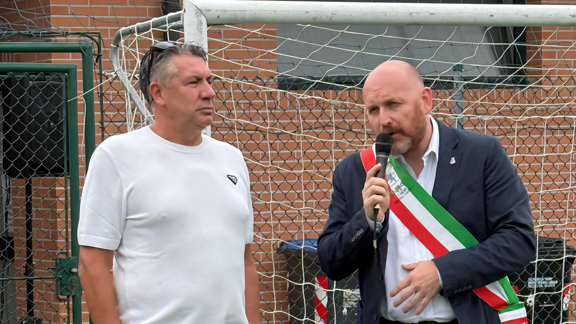 Da sinistra Andrea Bacci e il sindaco. David Baroncelli Da sinistra Andrea Bacci e il sindaco. David Baroncelli